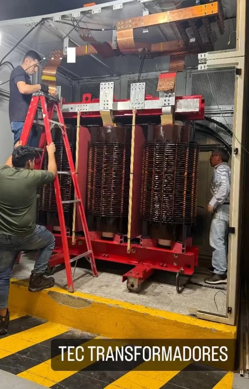 Montaje de transformador seco en subestación